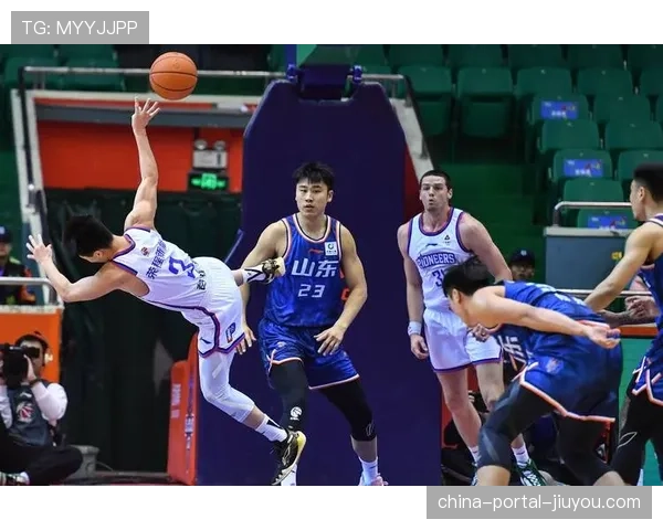 【2026年4月CBA联赛·赛后·消息广州龙狮惜败山东高速，最后时刻边线球发球违例葬送比赛